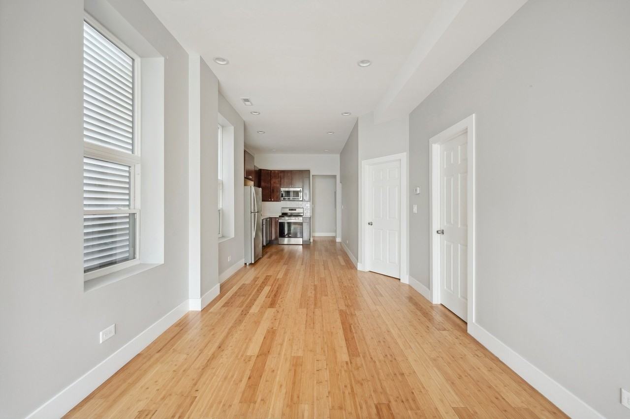 2526 W Lexington St #3 - Photo 7 of 9