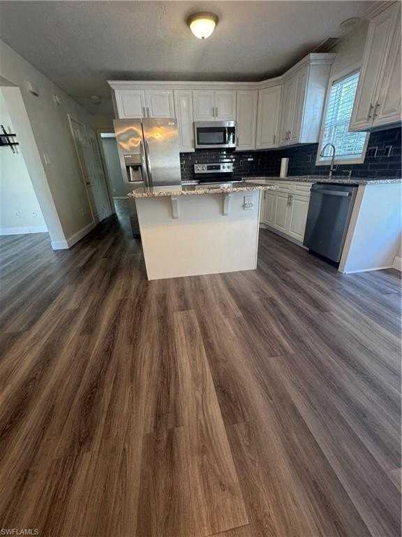 533 Leawood Cir - Photo 3 of 13