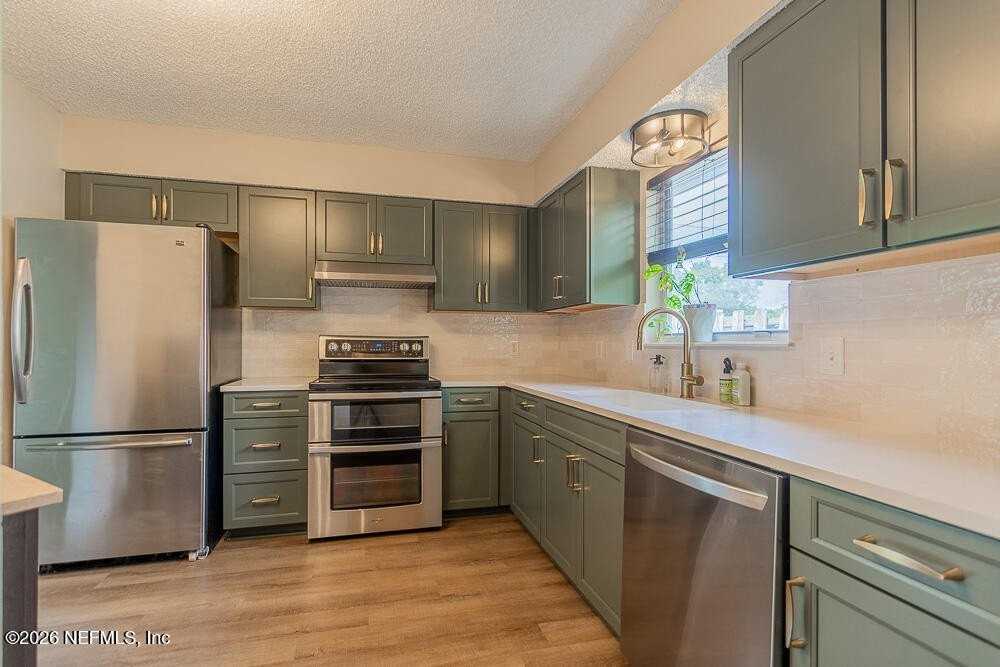 1067 Hibiscus St - Photo 3 of 33