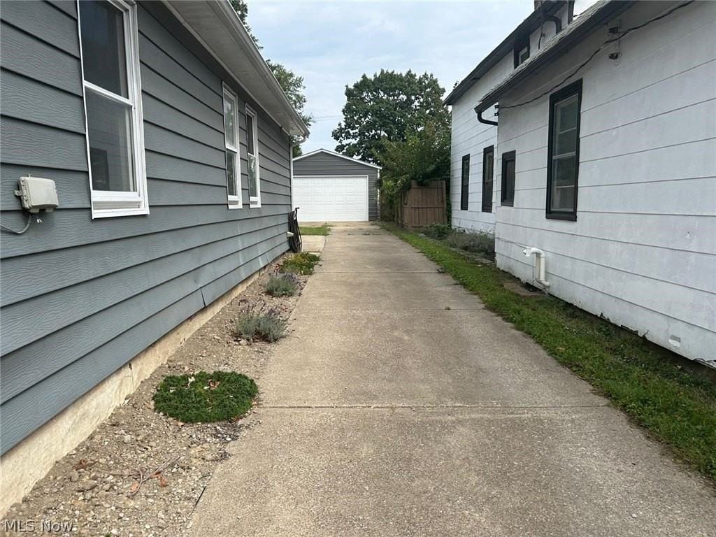 1607 E 34th St - Photo 4 of 31
