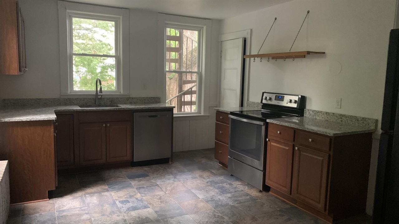34 Lexington St #1 - Photo 6 of 19