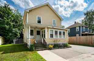 featured image of 233 Baker St