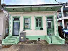 featured image of 2332 Iberville St