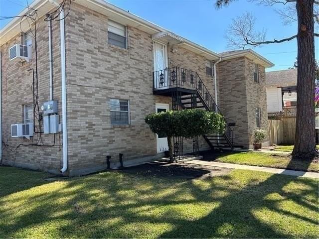 627 Jefferson Ave - Photo 2 of 16