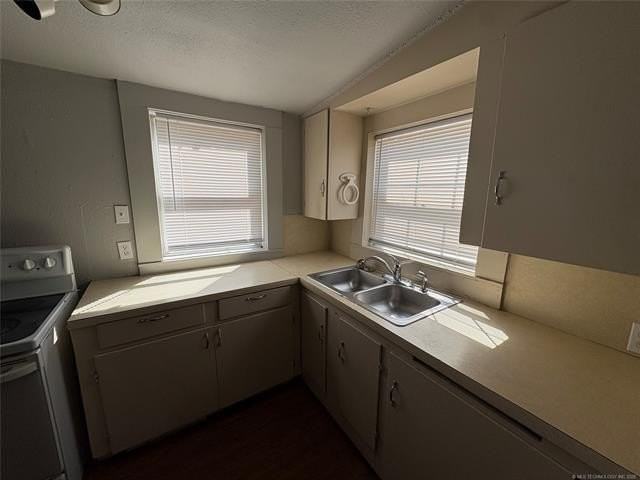 1604 N 6th Ave #1-2 - Photo 4 of 10