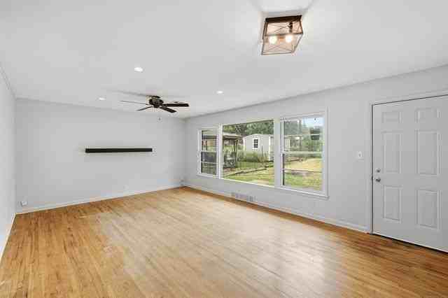 2519 E 56th St - Photo 6 of 20