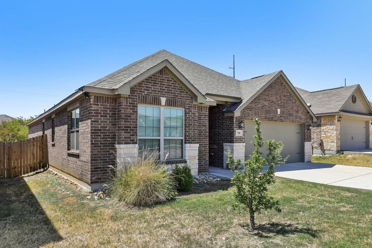 708 Lansman Trl - Photo 4 of 25