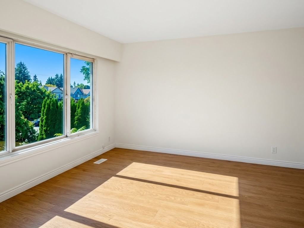 364 5th Street East - Photo 5 of 10