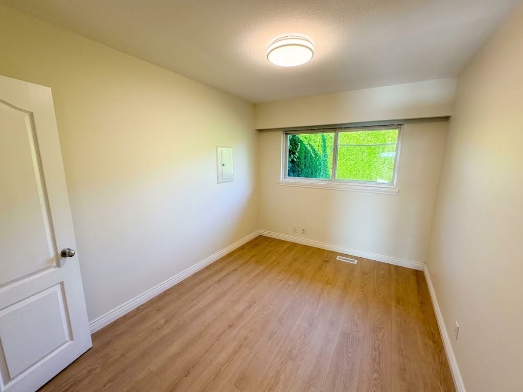 364 5th Street East - Photo 6 of 10