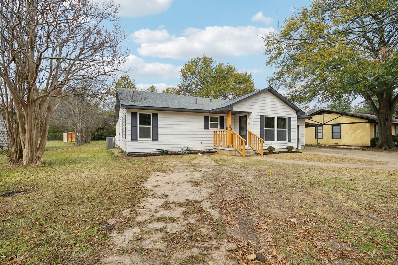 305 Westvue St - Photo 3 of 37