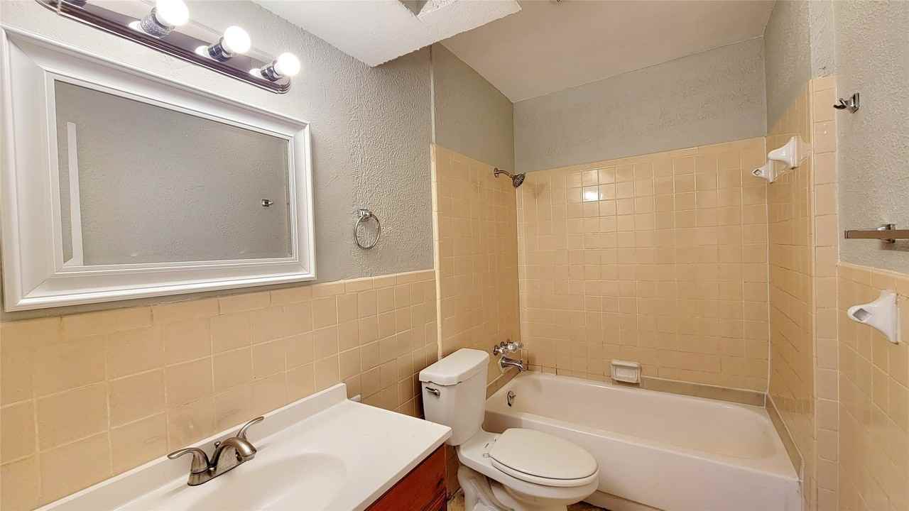2602 Bliss St - Photo 3 of 21