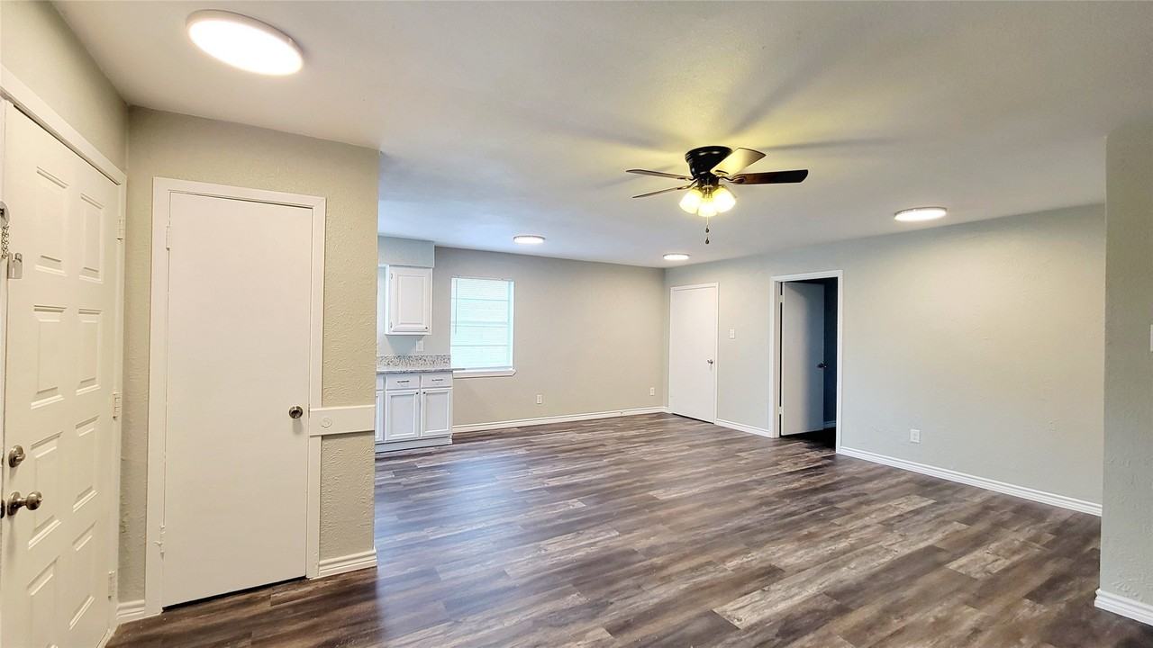 2602 Bliss St - Photo 4 of 21