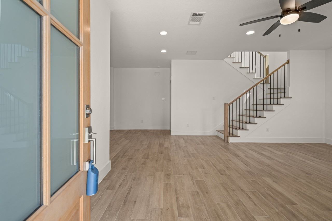 5618 Oaks Ln - Photo 5 of 38