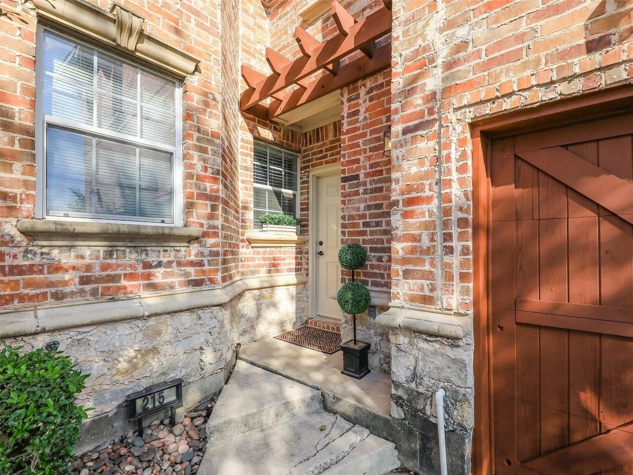 2153 Parkview - Photo 2 of 31