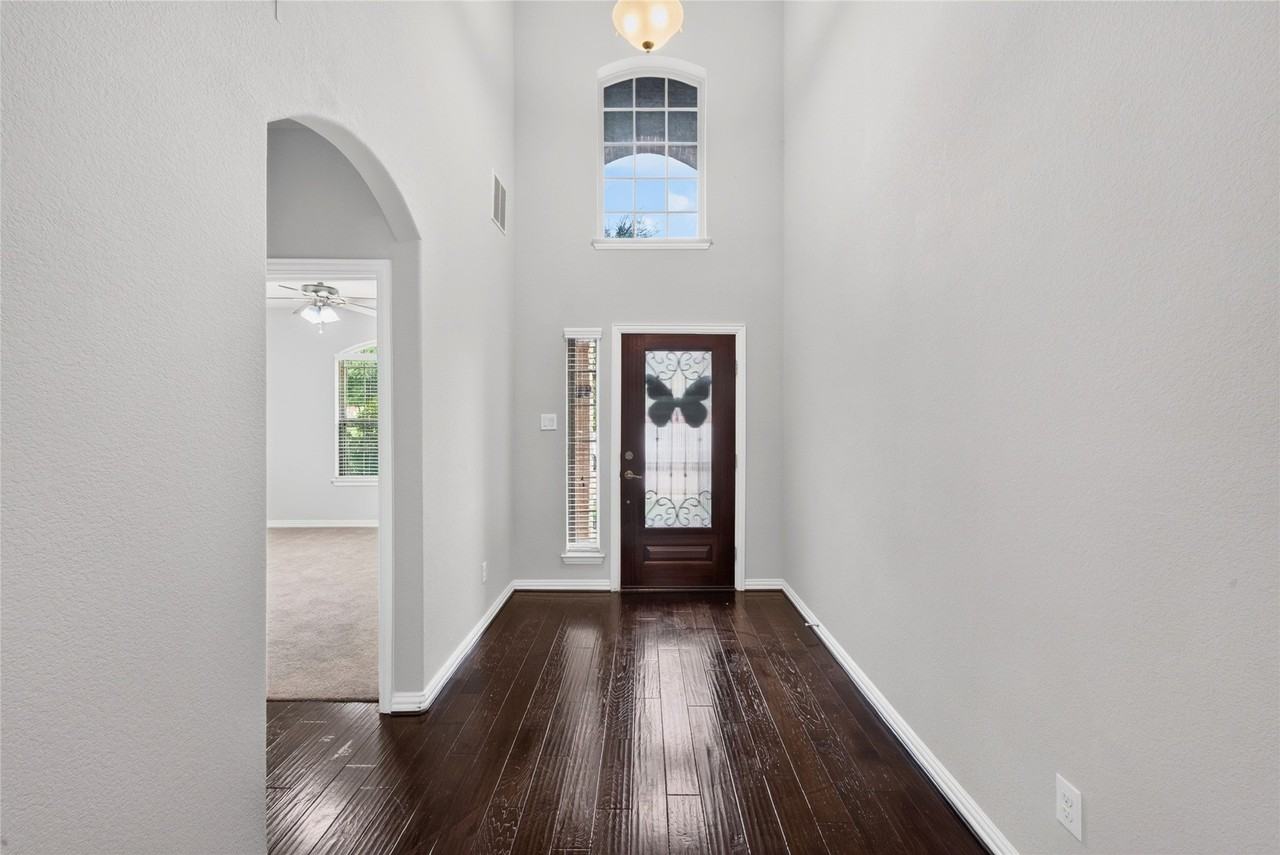 336 Chamberlain Dr - Photo 4 of 40