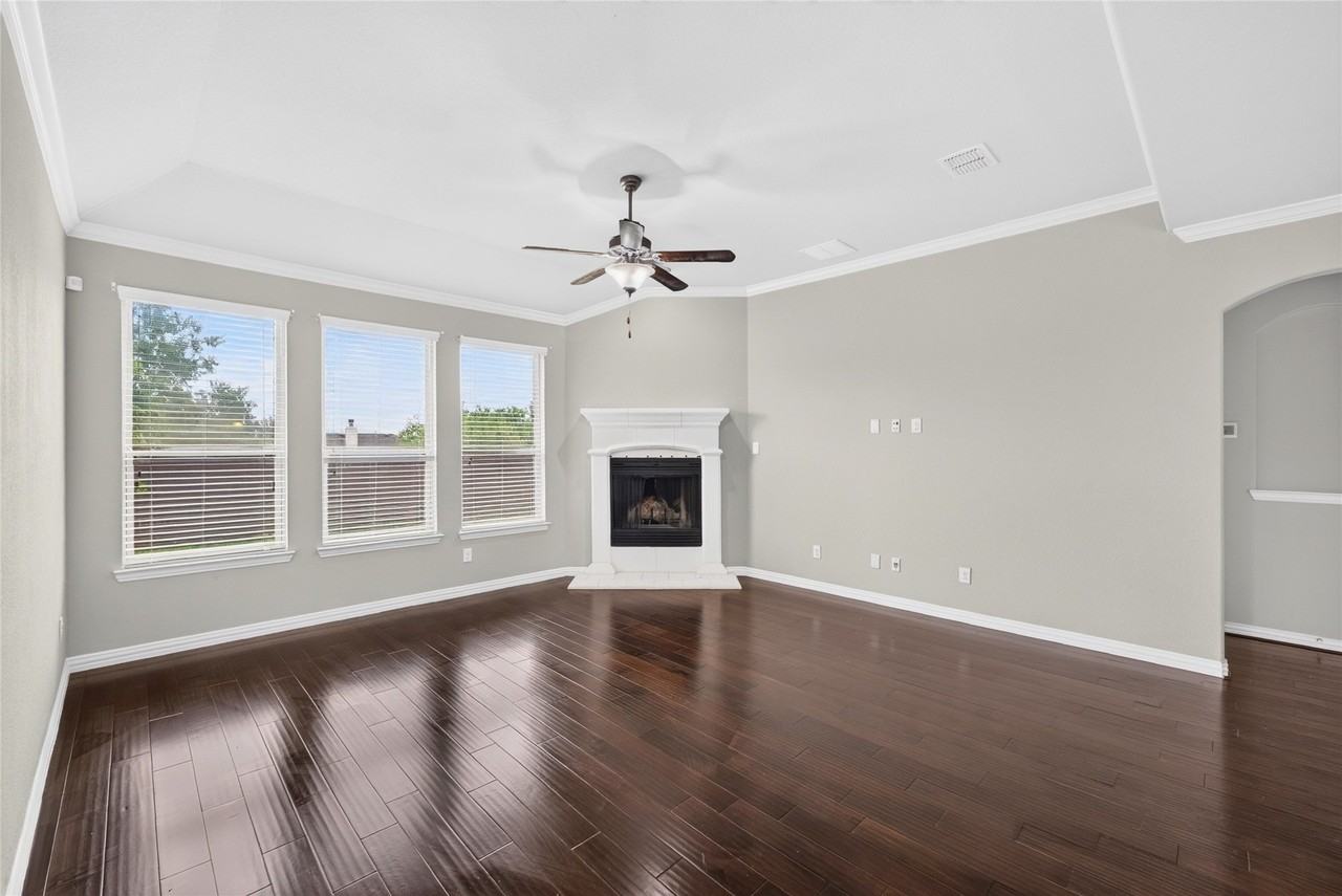 336 Chamberlain Dr - Photo 5 of 40