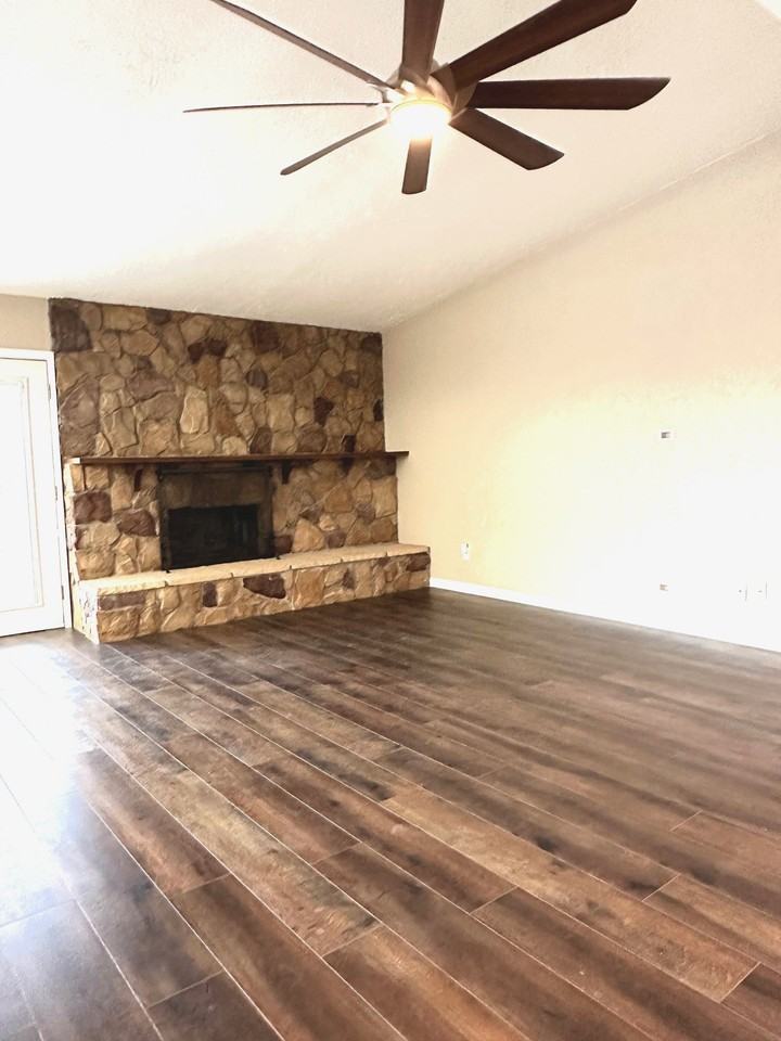 936 Carlsbad Dr - Photo 2 of 11