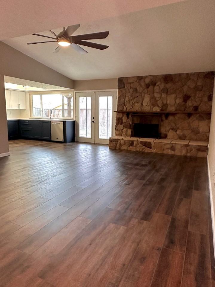 936 Carlsbad Dr - Photo 3 of 11