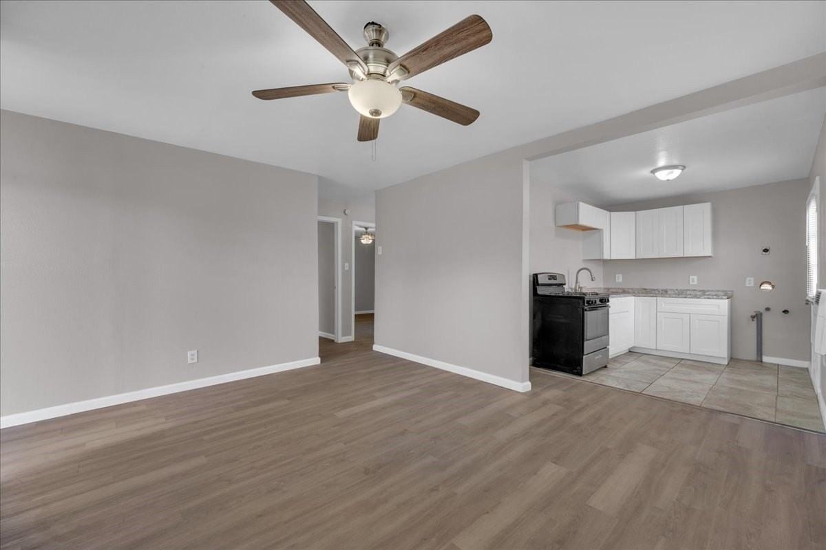 5528 Rickenbacker Pl - Photo 4 of 40