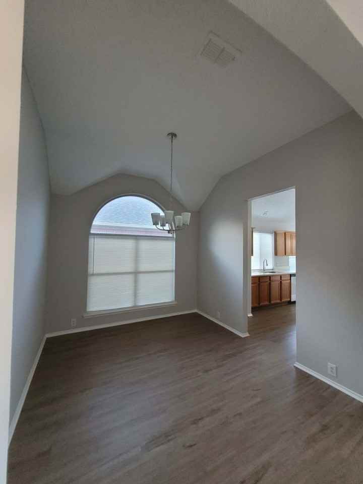 4609 Parkview Ln - Photo 4 of 15