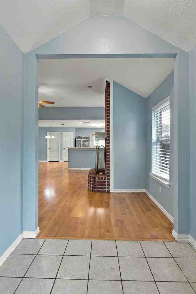 1412 Toplea Dr - Photo 4 of 30