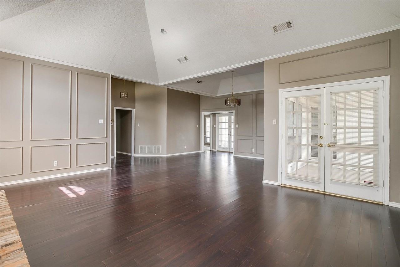 9017 Rodeo Dr - Photo 4 of 30