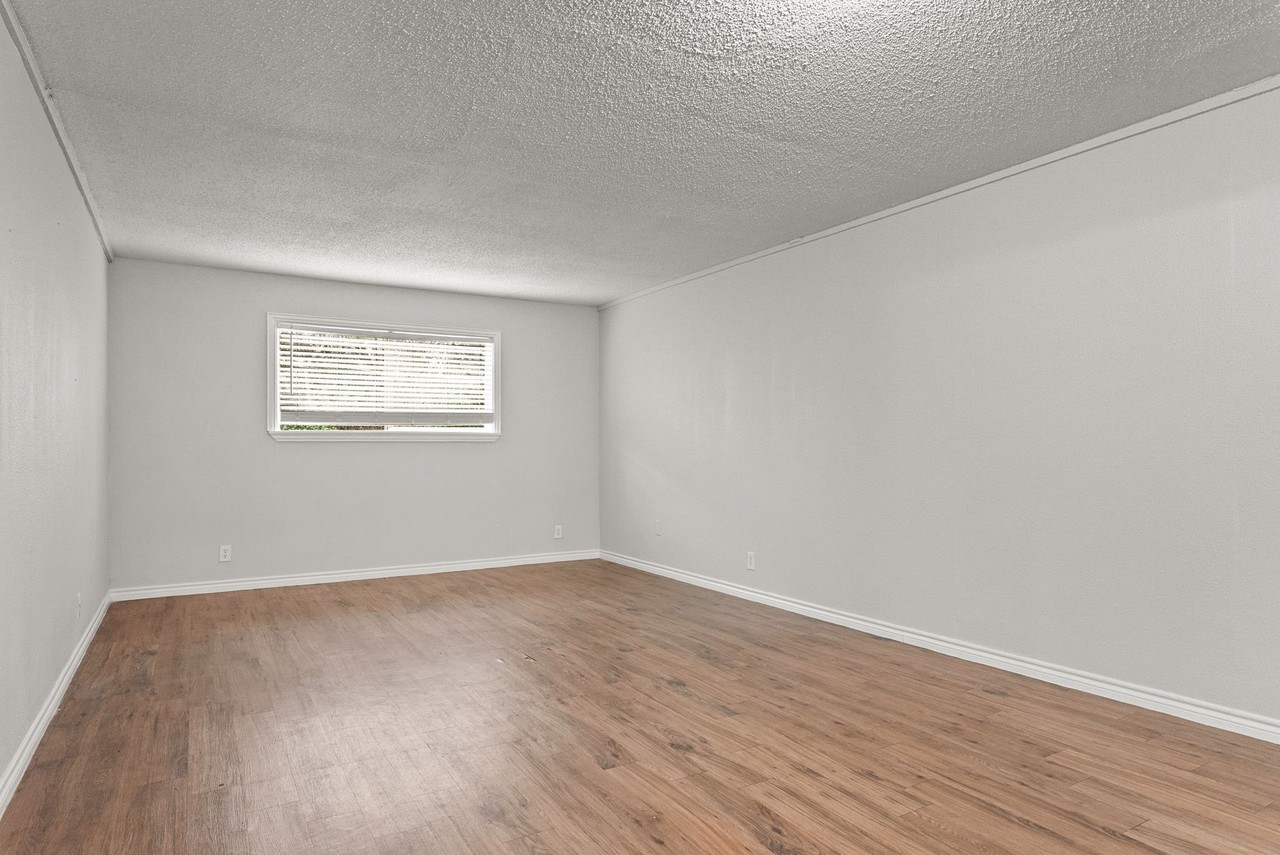 429 Johnson St #7 - Photo 4 of 12