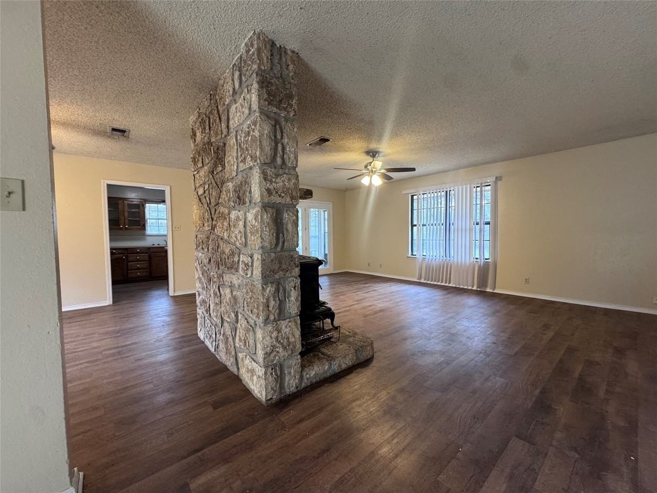1107 Sierra Vista Dr - Photo 3 of 17