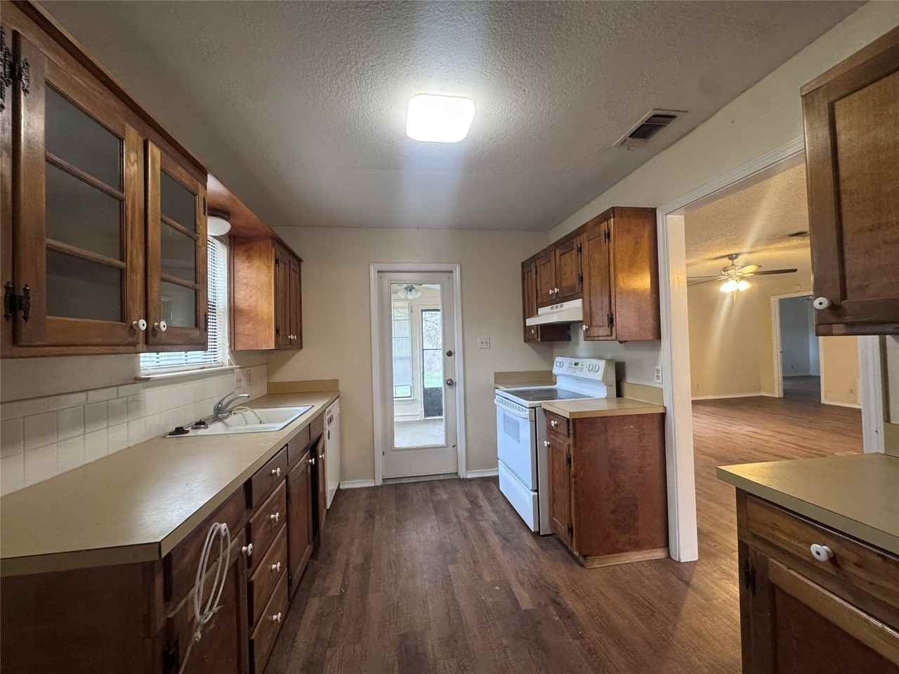 1107 Sierra Vista Dr - Photo 6 of 17