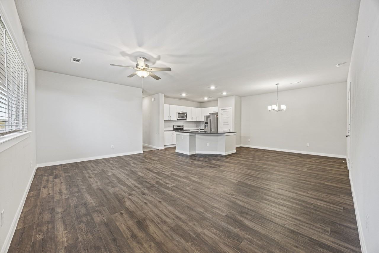617 Blackland Dr - Photo 4 of 25