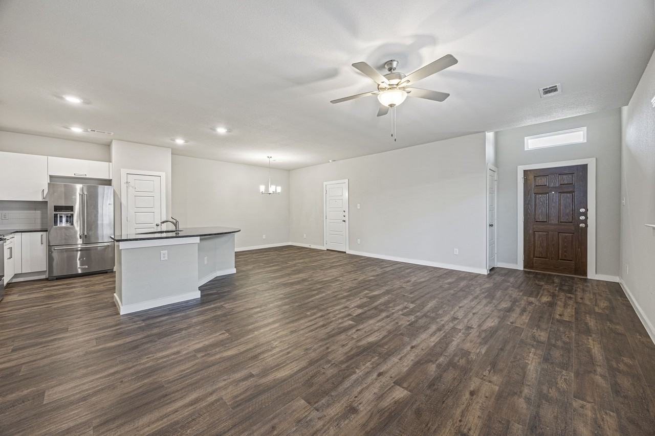 617 Blackland Dr - Photo 5 of 25