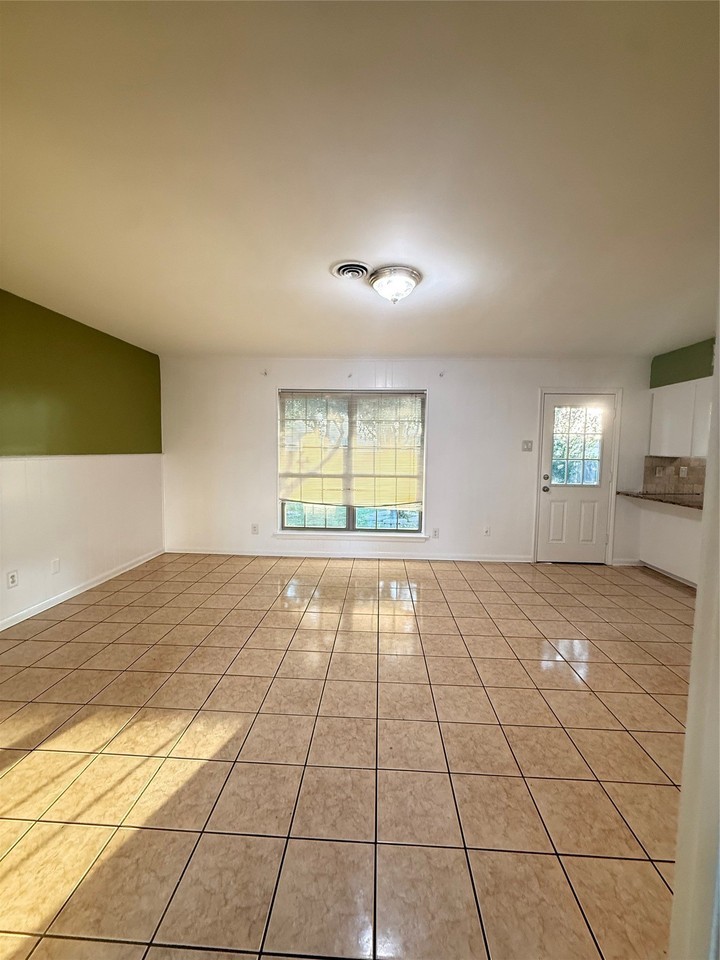 2401 Patricia Ln - Photo 6 of 16