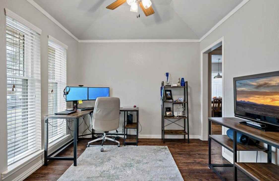 1603 Vicksburg Dr - Photo 4 of 21