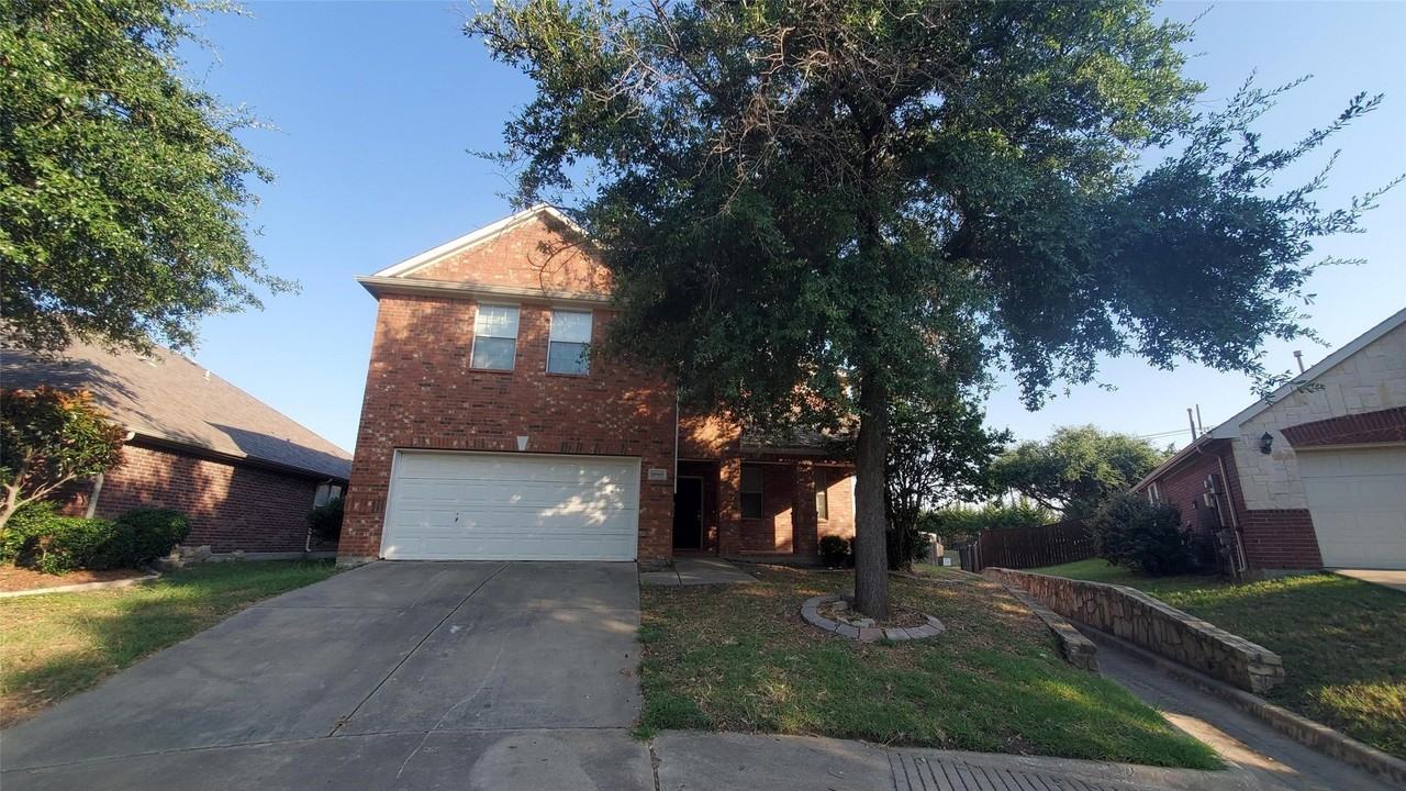 10909 Nantucket Dr - Photo 2 of 20