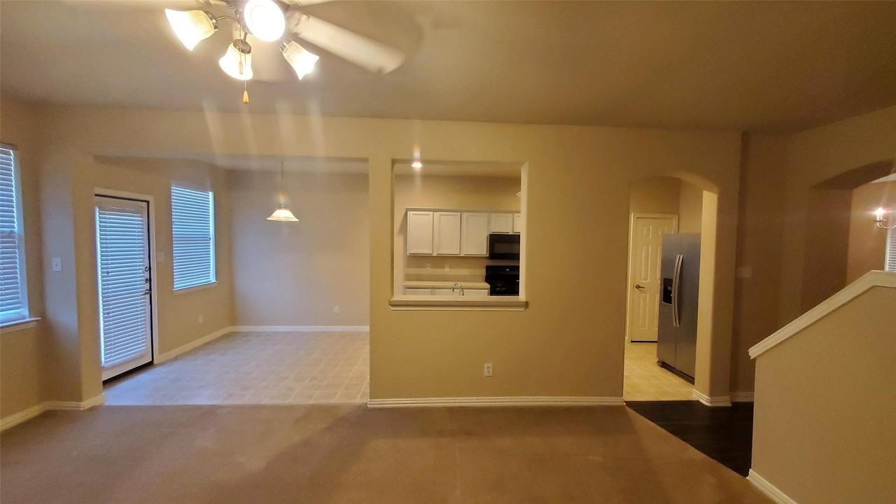 10909 Nantucket Dr - Photo 6 of 20