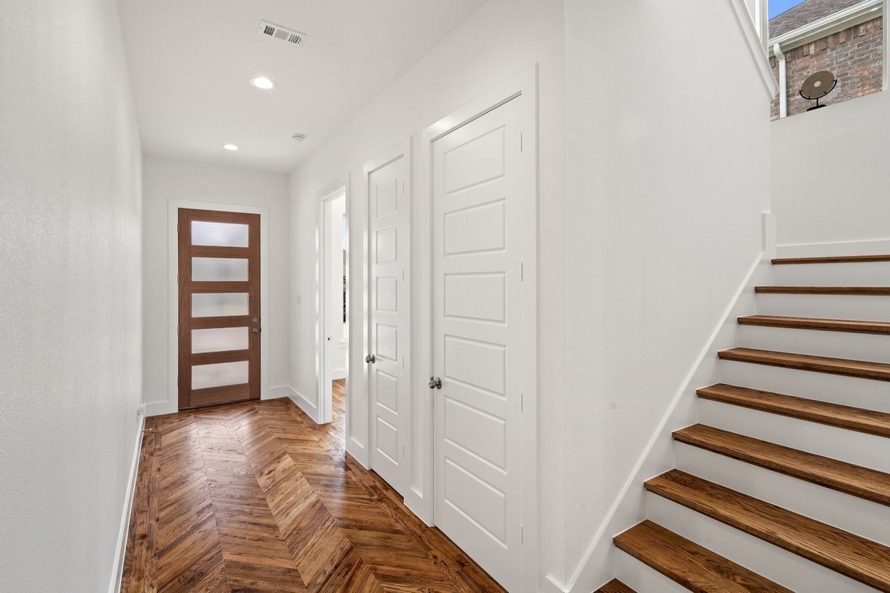 907 Saint George Pl - Photo 5 of 30