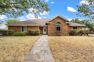 812 Regina Dr - Photo 1 of 1