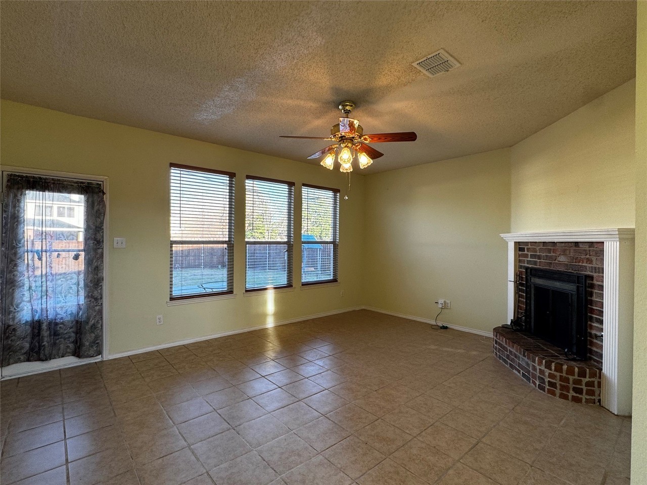 829 John Peter Way - Photo 2 of 15