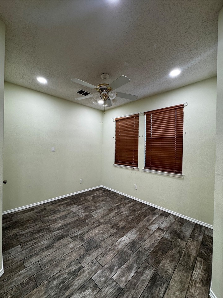 829 John Peter Way - Photo 5 of 15