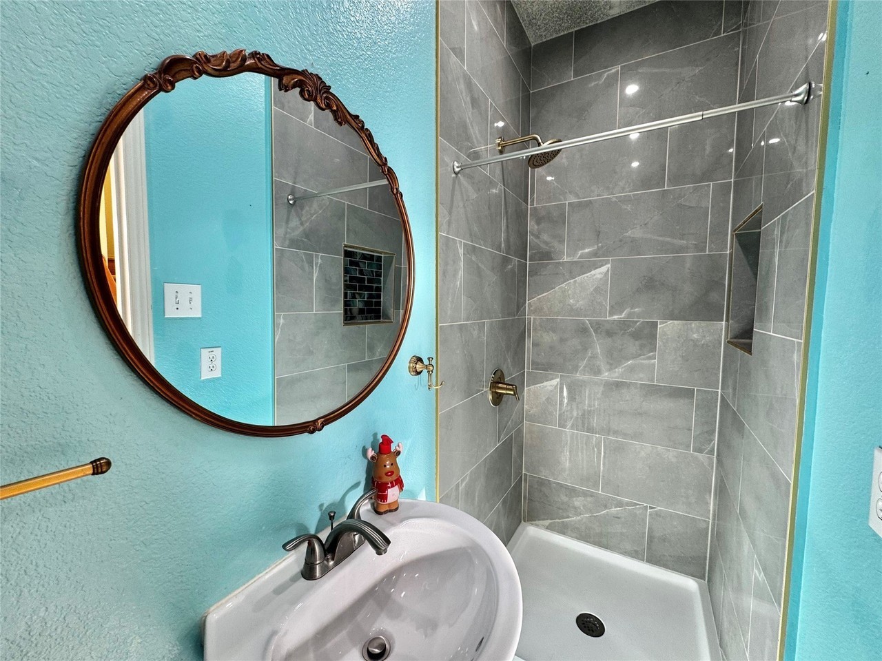 829 John Peter Way - Photo 7 of 15