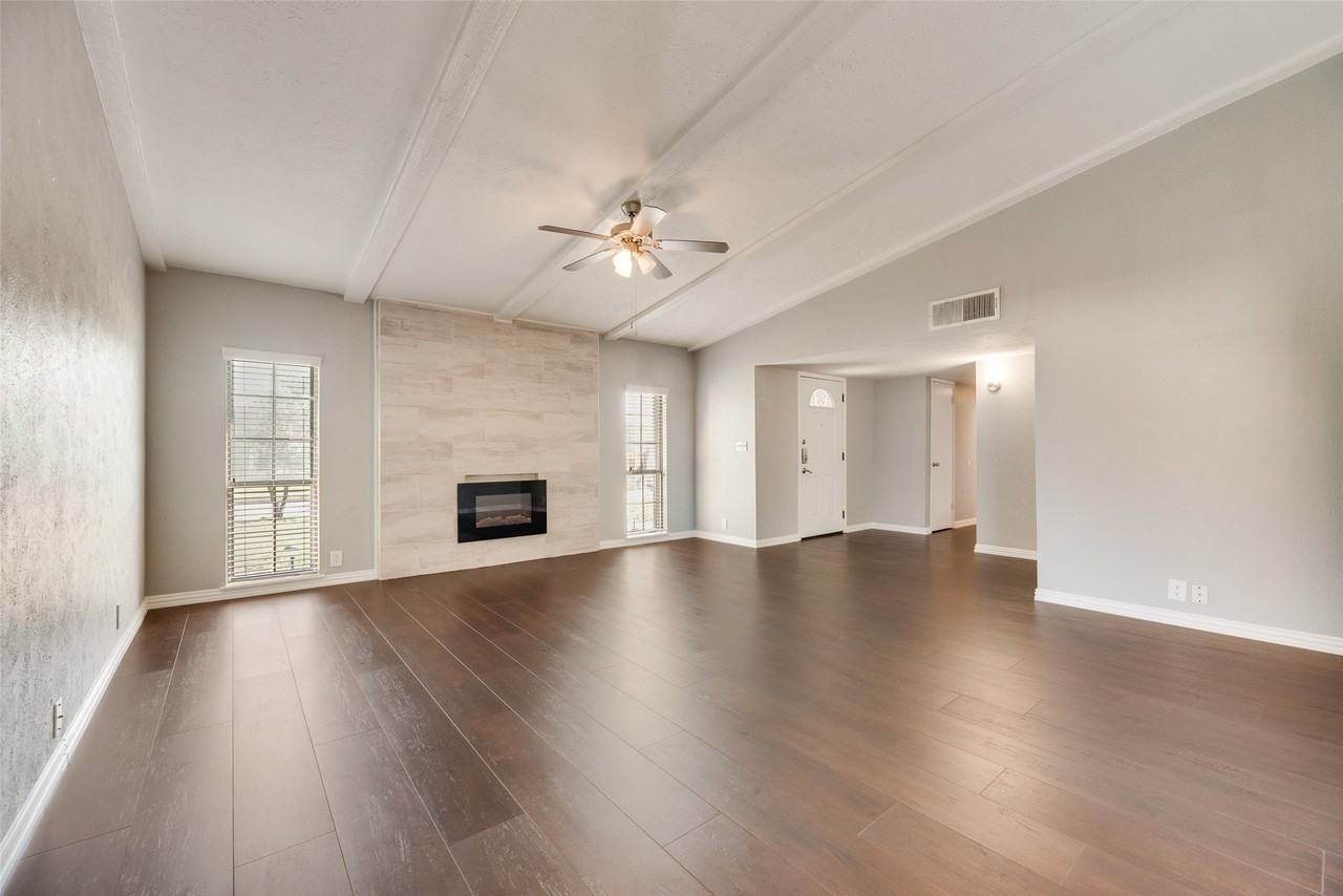 2221 Marble Falls Dr - Photo 2 of 18