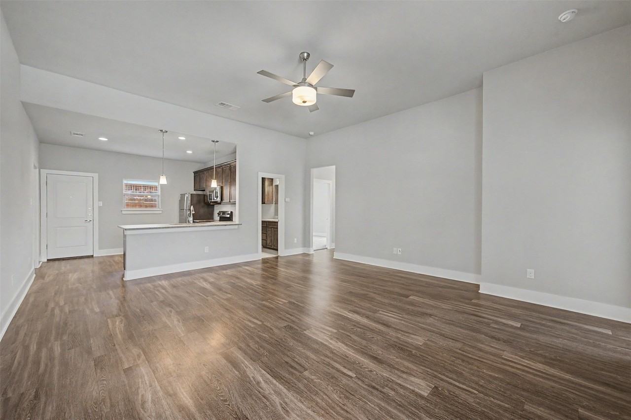 221 Stewart Bend Ct - Photo 4 of 28