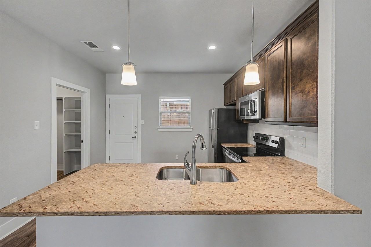 221 Stewart Bend Ct - Photo 7 of 28