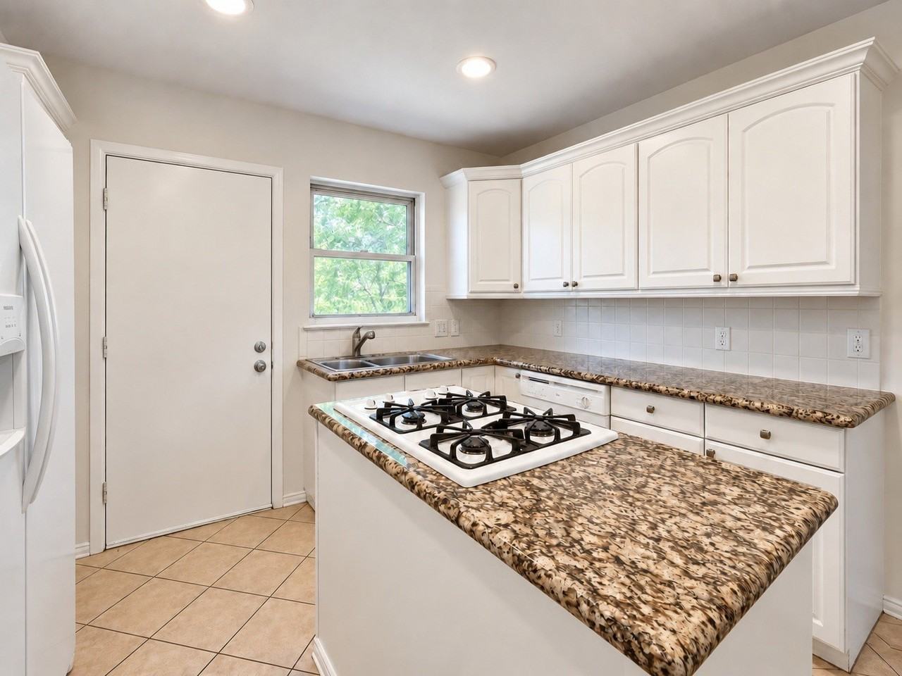 9926 Dresden Dr - Photo 6 of 10
