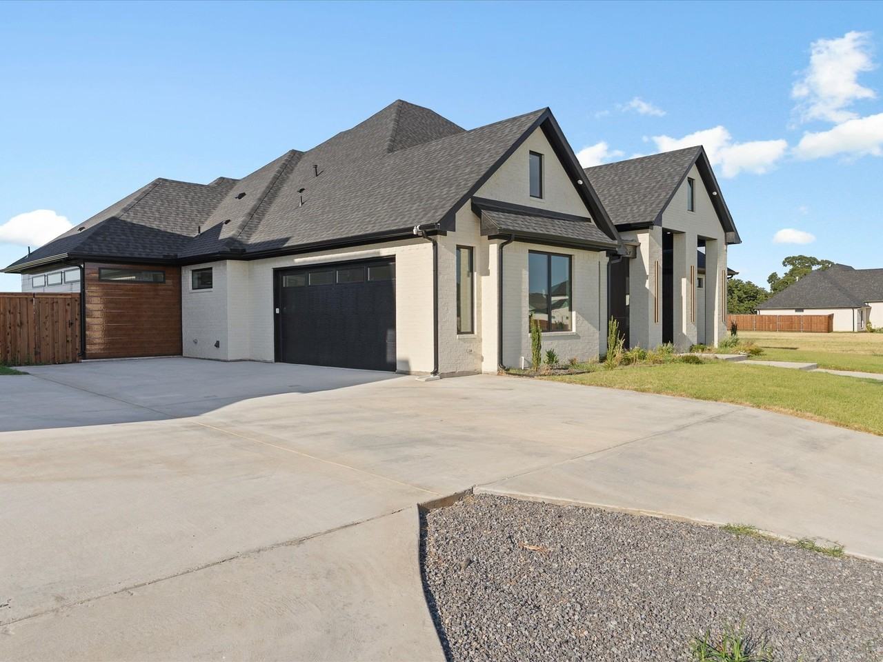 2012 Nichole Blvd - Photo 2 of 40