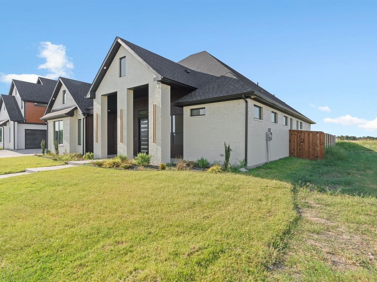 2012 Nichole Blvd - Photo 3 of 40