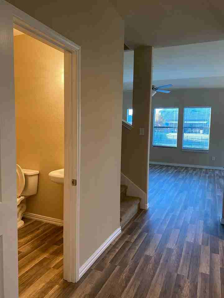 1060 Barrington Dr - Photo 4 of 22