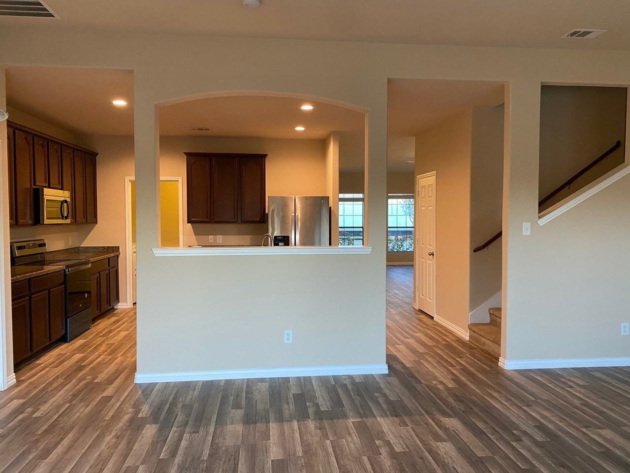 1060 Barrington Dr - Photo 6 of 22