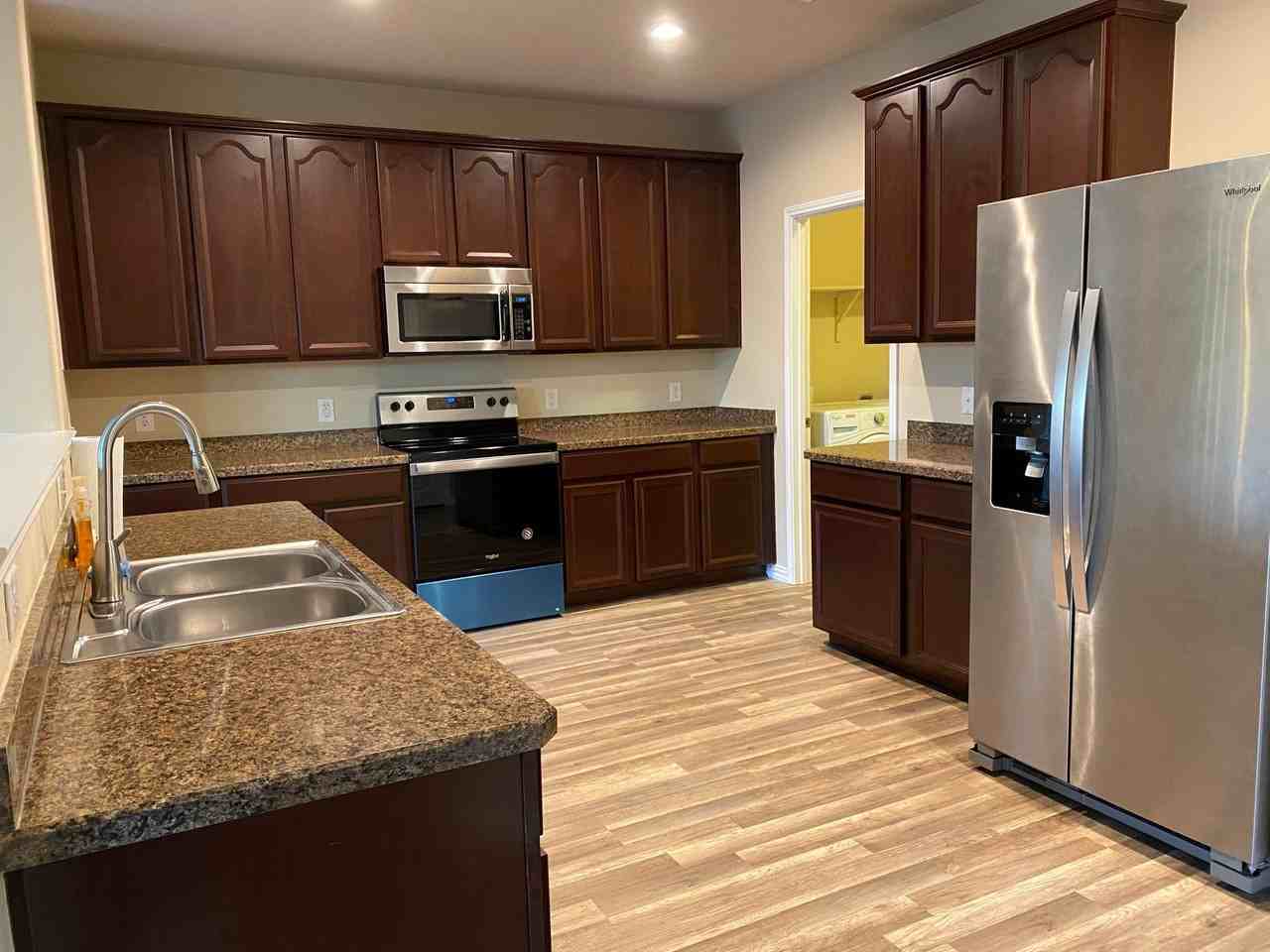 1060 Barrington Dr - Photo 7 of 22