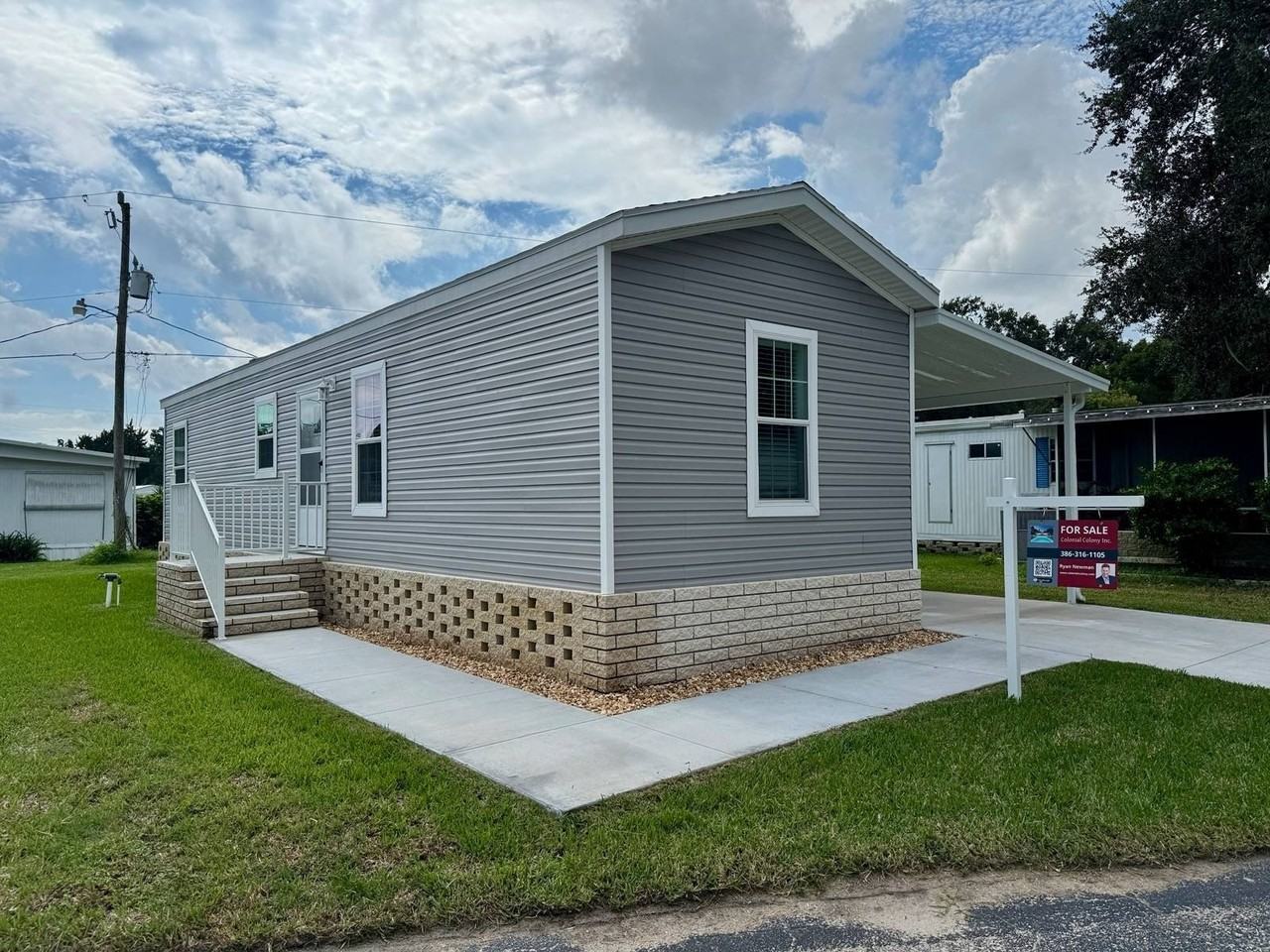 956 N Colonial Cir - Photo 2 of 19